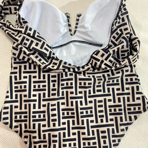 Geometric Patterned One-Piece Swimsuit - Picture 11 of 16